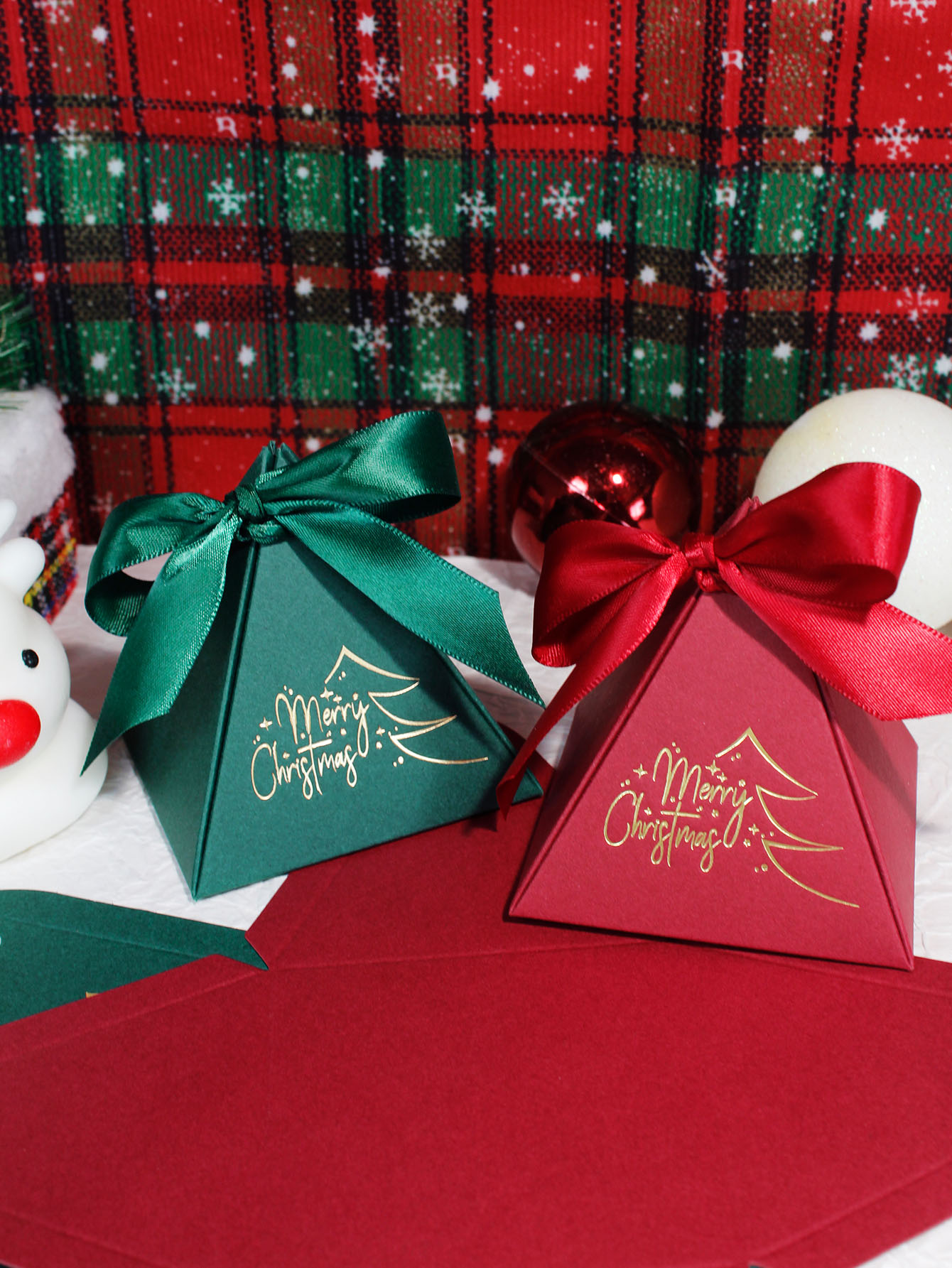 Christmas Triangle Box Candy G - Chocolate Snack recension och pris